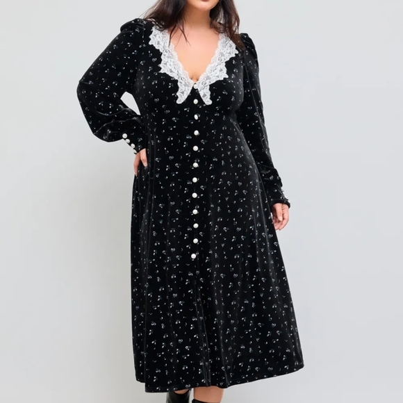 Black Velvet Floral Dress with White Lace Trim Plus Size 2x / 20 - Picture 1 of 6
